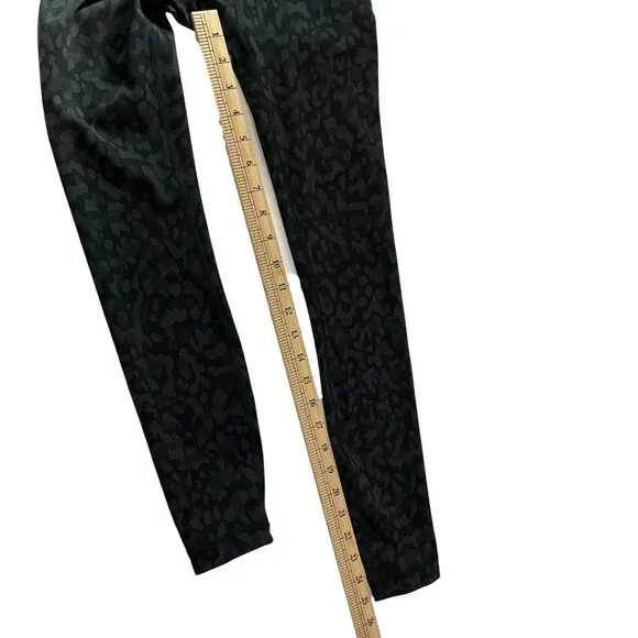 Lululemon Leggings Womens 2 Black Camo High Rise Lululemon Wunder Train Tight - Picture 11 of 11